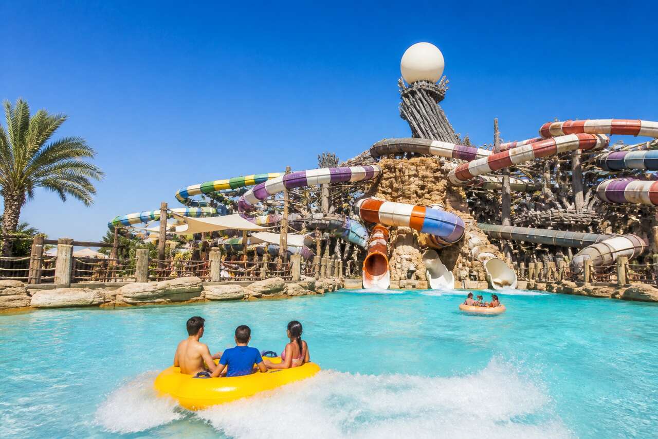 Exploration aquatique : une journée inoubliable à yas waterworld